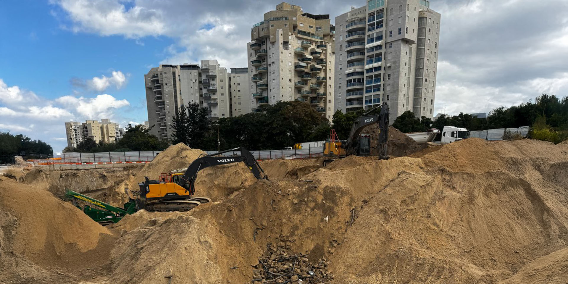 1920 960 מוצקיןArtboard 3