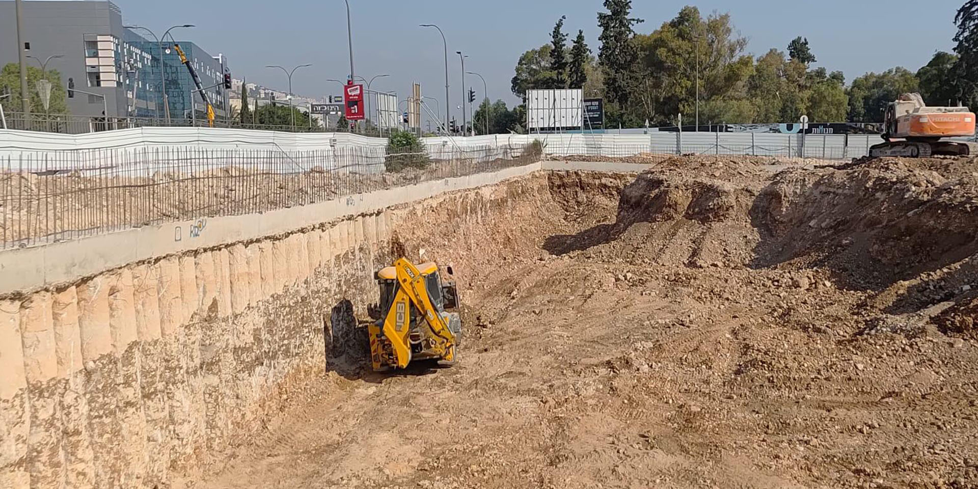 1920 960Artboard 1 נשר
